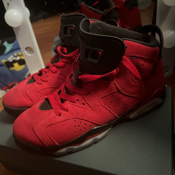Nike Air Jordan 6 Retro: Toro Bravo